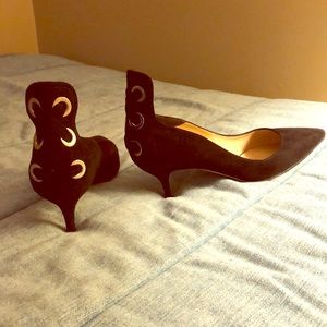 Paul Andrew women’s suede wood side pumps